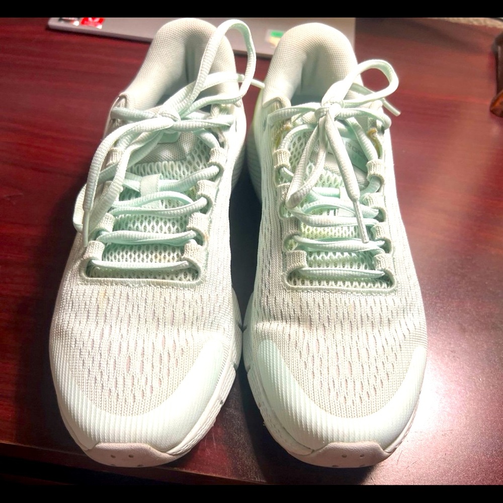 Under armor charged deluxe foam 8.5